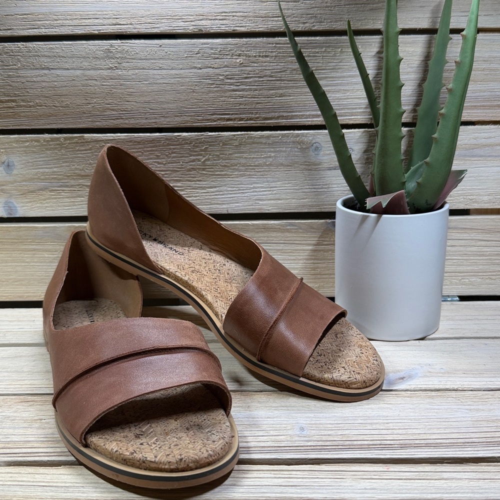 Lucky Brand Fentin 2, 8.5M Leather Upper Cork Bed Flats